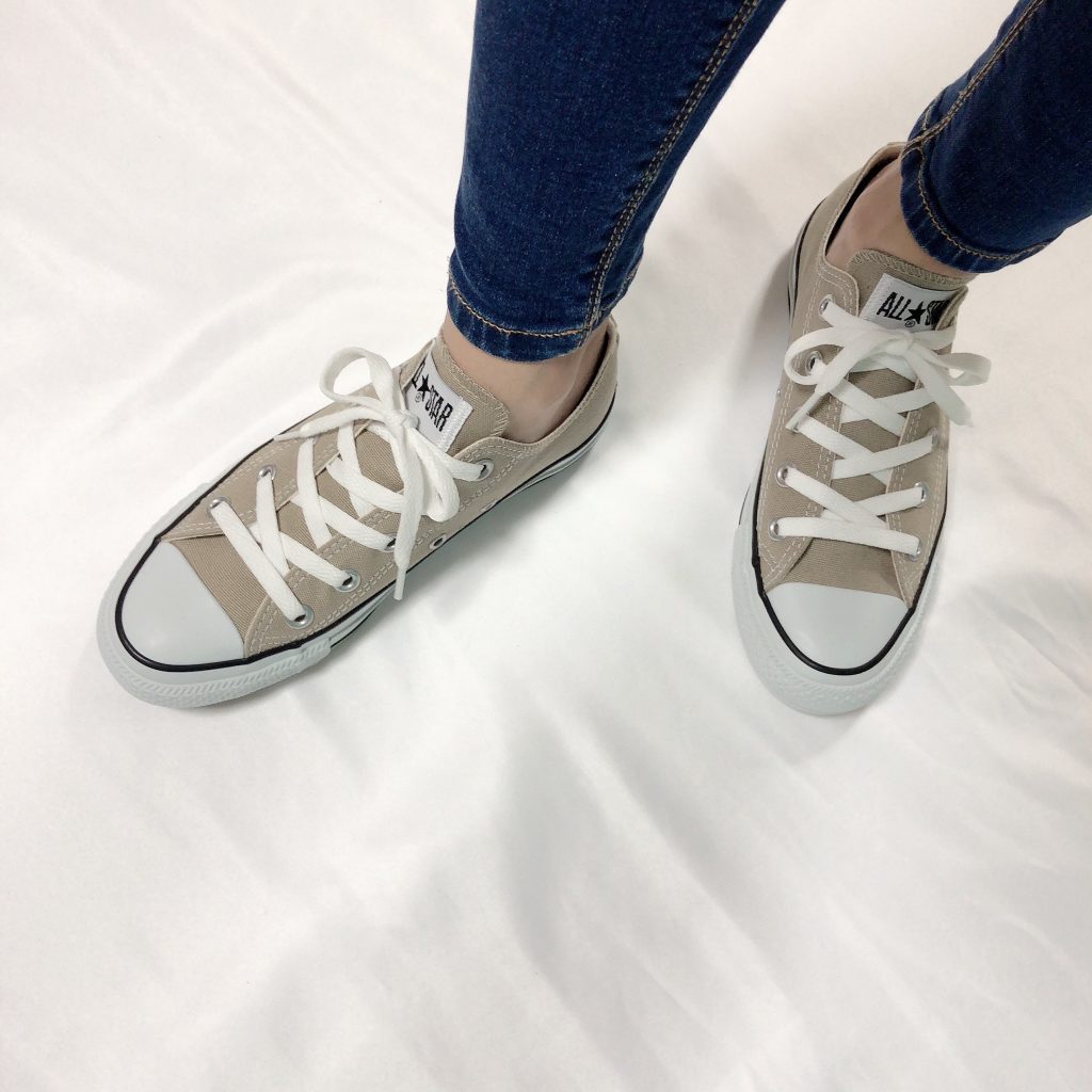ベージュコンバース