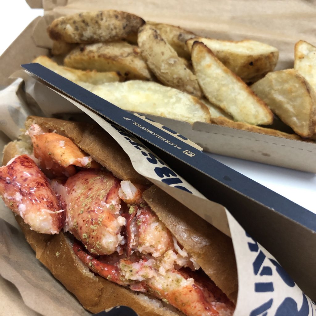 ロブスターロールとポテト