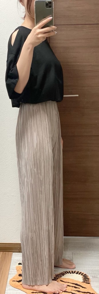 プリーツパンツ着画