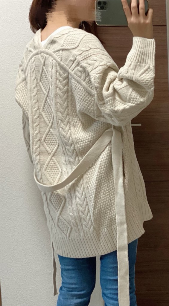 ケーブルベルテッドカーディガン後ろ